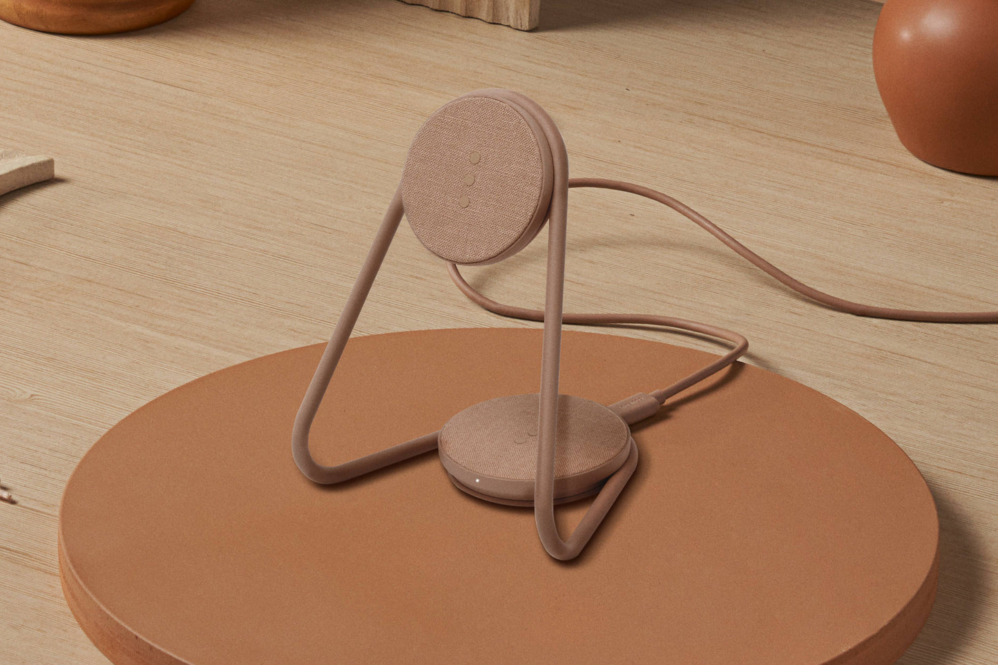 MAG:2 - Essentials Linen Wireless Charger Stand (Magnetic)